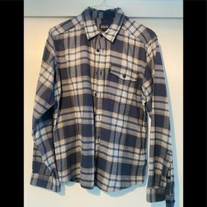 Patagonia Men’s Organic Cotton Button Down Size Medium